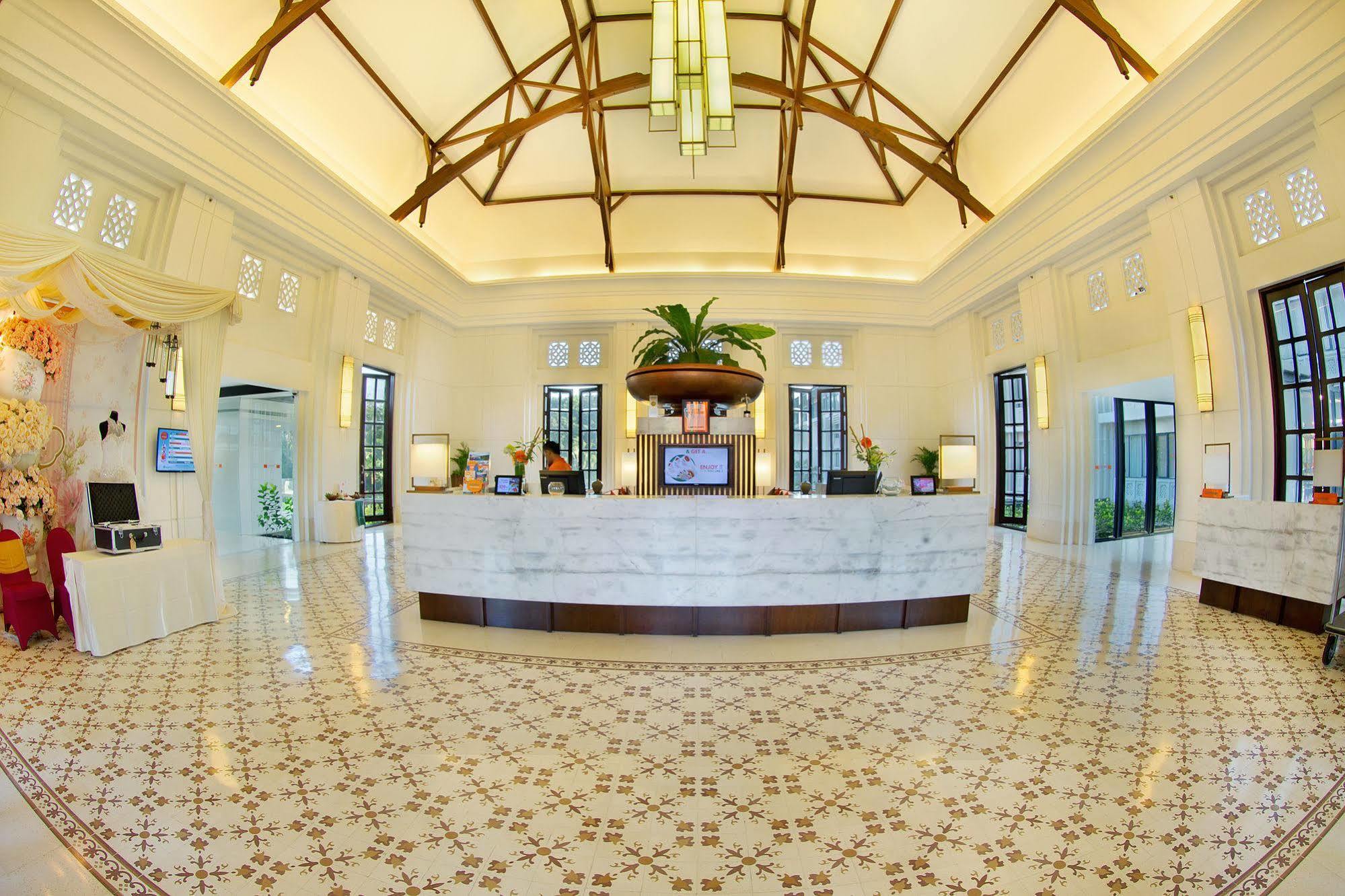 แฮริส โฮเต็ล แอนด์ คอนเวนชั่น มาลัง Hotel มะลัง ภายนอก รูปภาพ